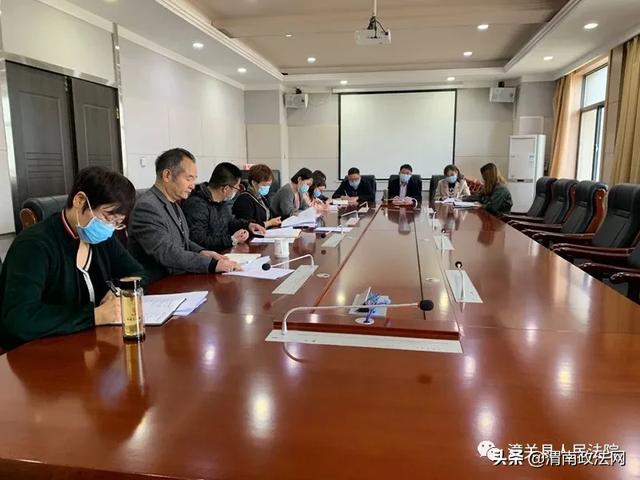 潼关法院：召开业务部门会议 学习解读《保障农民工工资条例》（图）