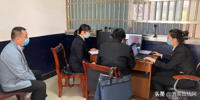 4月24日，大荔县人民检察院依次对杜某盗窃案、李某盗窃案在大荔县看守所内采取远程视频方式出庭支持公诉。