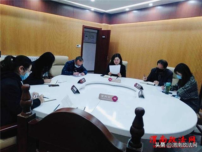 4月24日，富平法院家事审理中心开展学习，对4月份工作进行总结。