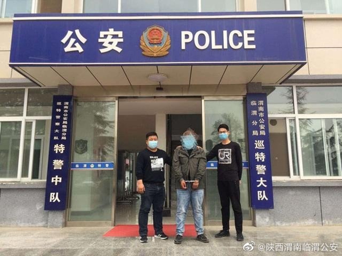 日前，犯罪嫌疑人李某已被陕西渭南临渭公安巡特警大队依法刑拘，案件还在进一步调查中。