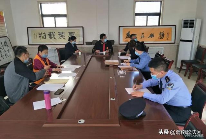 2020年5月12日上午9时，华阴市人民法院刑事审判庭在大荔县公安局强制医疗中心对被告人陈某某（女）买卖国家机关公文一案进行了公开审理。