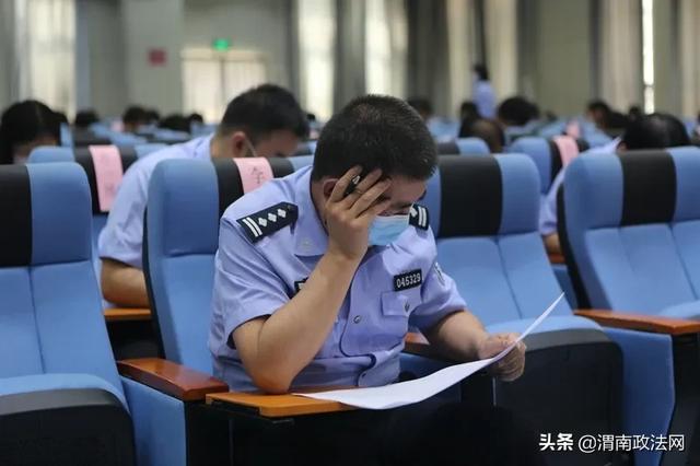 渭南市公安局机关组织开展实战大练兵第一次理论测试（图）
