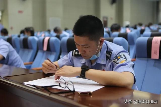 渭南市公安局机关组织开展实战大练兵第一次理论测试（图）