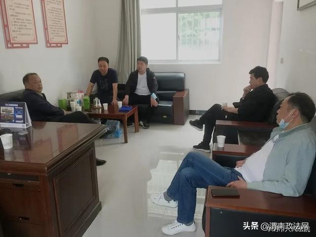 华阴法院院长饶秦军深入华西法庭检查指导工作（组图）