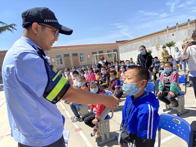 蒲城公安:法制宣传进校园 普法教育促平安