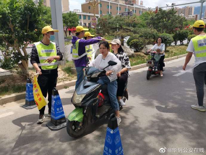 蜀黍上好“三堂课”，构建“一盔一带”浓氛围。