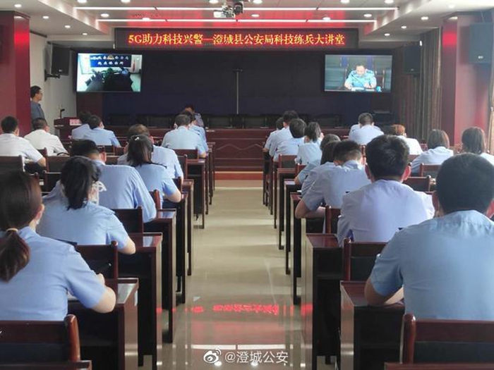 近日，澄城公安邀请中国电信陕西分公司技术专家袁也走进警营，开展科技练兵大讲堂。
