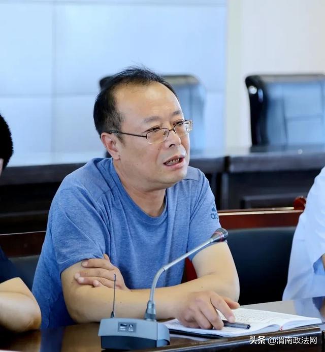 党组成员刘海鹰发言