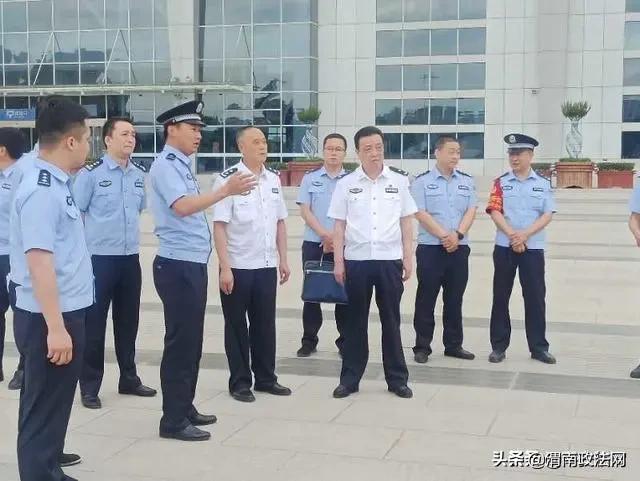 陕西省公安厅检查组深入临渭公安分局检查指导警务站工作(图)