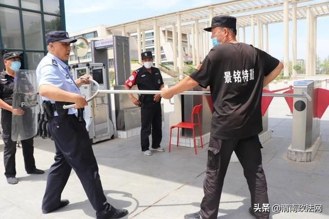 高新分局国保大队联合高校开展“技能送教进校园”练兵活动（组图）