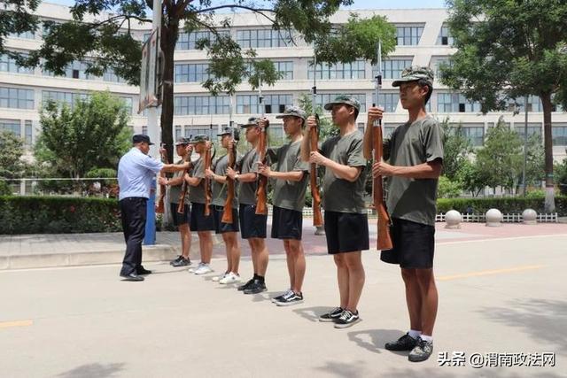 高新分局国保大队联合高校开展“技能送教进校园”练兵活动（组图）