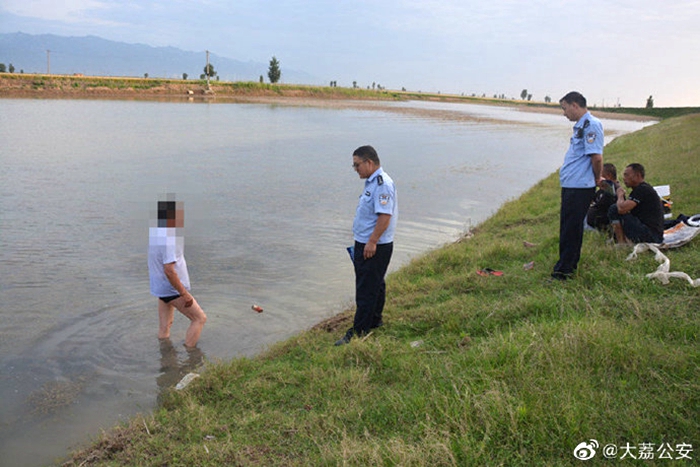 近日，大荔公安韦林派出所组织民警对渭河周边进行了安全巡查。