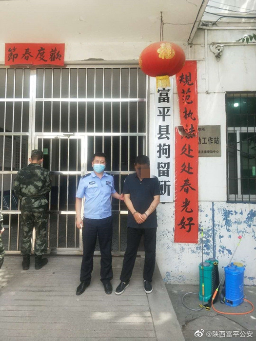 近日，富平公安城关派出所成民警成功将来某抓获。