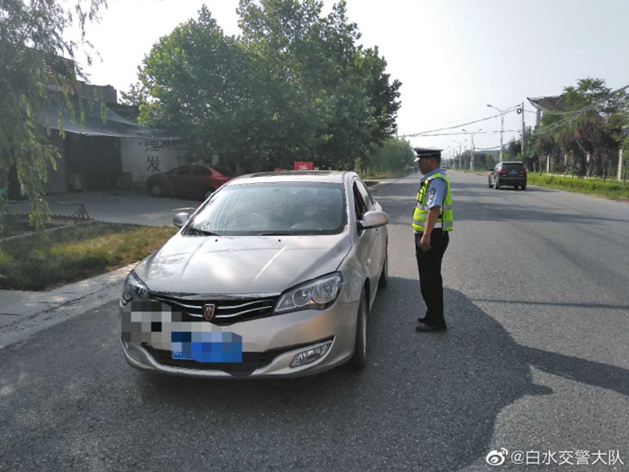 6月10日，白水大队林皋中队在三岔路口开展道路交通违法行为整治。