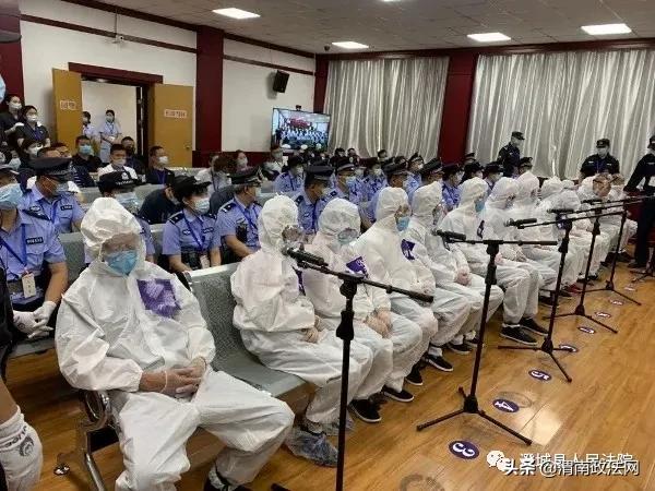 澄城法院公开开庭审理文某某等14人涉嫌黑社会性质组织罪一案