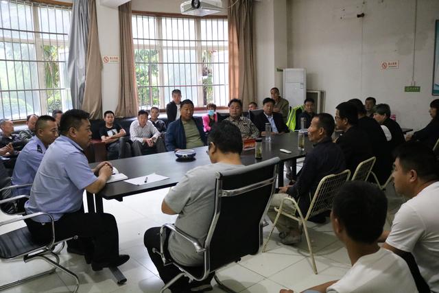 高新交警大队深入高新区城市管理处开展交通安全知识培训