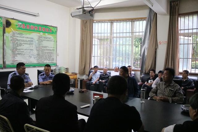 高新交警大队深入高新区城市管理处开展交通安全知识培训