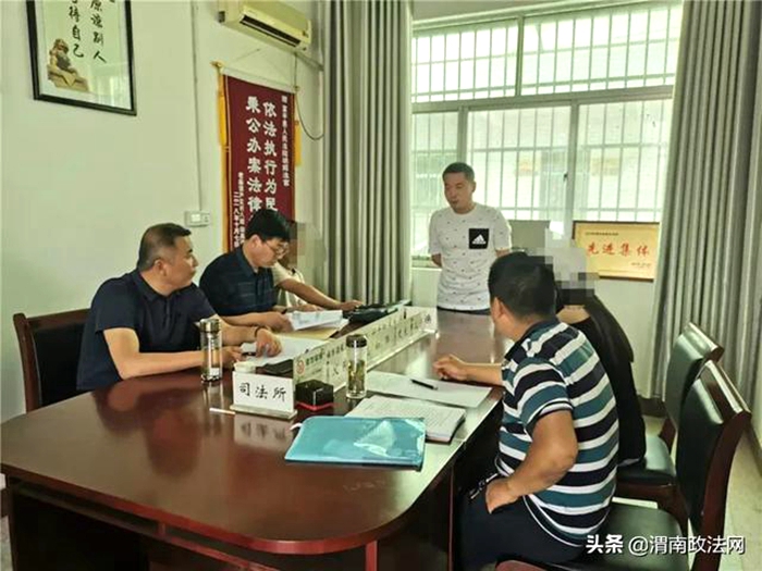 近日，流曲法庭庭审后三次组织调解圆满了结离婚案件。