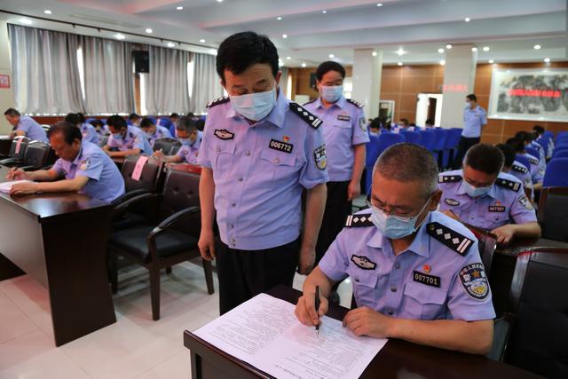高新分局开展第六期全警实战大练兵理论测试