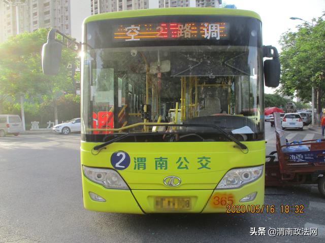 高新交警大队事故案例大曝光车辆行经路口时请减速慢行（图）