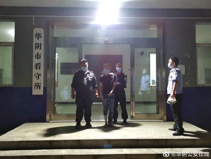 犯罪嫌疑人张某还是因涉嫌抢劫罪被华阴市公安局刑事拘留，案件正在进一步侦办之中。