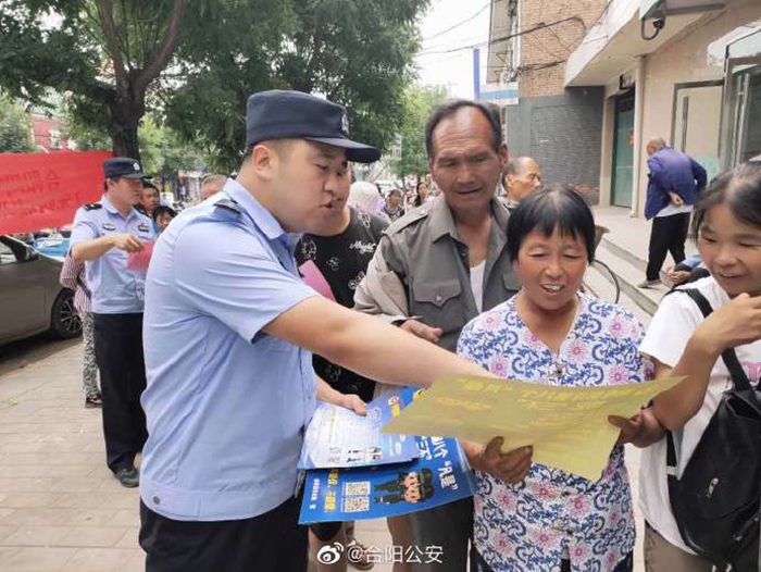 6月28日，合阳公安路井派出所深入辖区开展了一次以禁毒和防范电信诈骗为主要内容的“立足岗位做贡献、担当作为勇争先”主题活动。