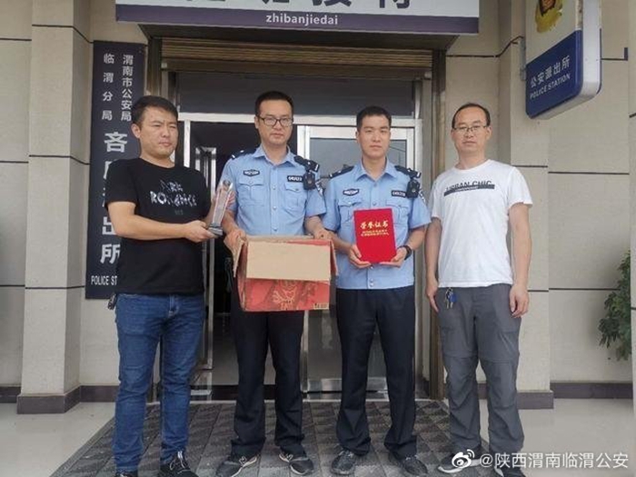 近日，陕西渭南临渭公安吝店所民警及时救助国家三级保护动物“大麻鳽”。