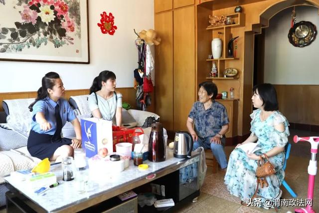 市检察院机关党委开展“迎七一,送关怀” 慰问驻地社区老党员活动