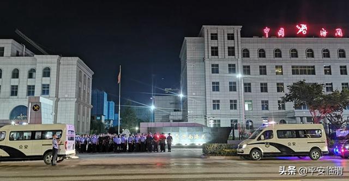7月2日晚，公安临渭分局组织开展夜间紧急拉动演练。