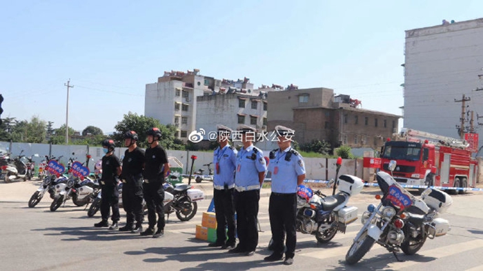 高考第二天，陕西白水公安交通管理大队民警持续护航。