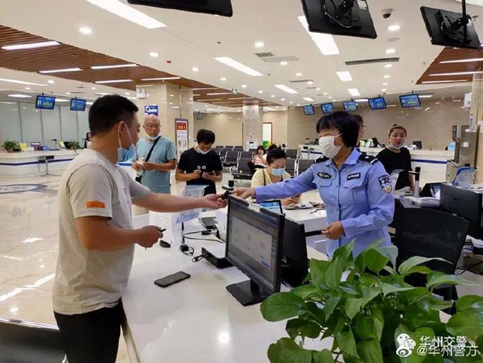 粗心男子遗失车钥匙，华州警花苦寻终归还。