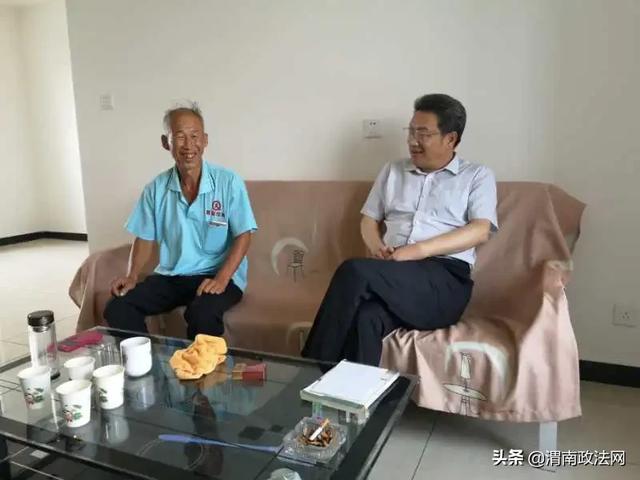 渭南市人民检察院党组书记、检察长李逸强带队扎实开展脱贫攻坚 “一对一”帮扶工作（图）