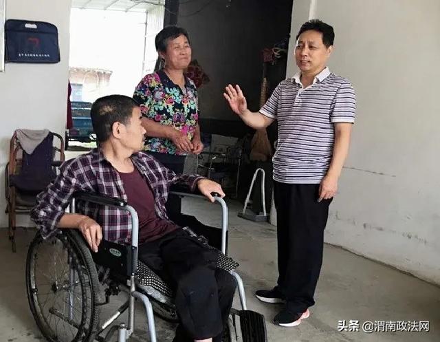 渭南市人民检察院党组书记、检察长李逸强带队扎实开展脱贫攻坚 “一对一”帮扶工作（图）