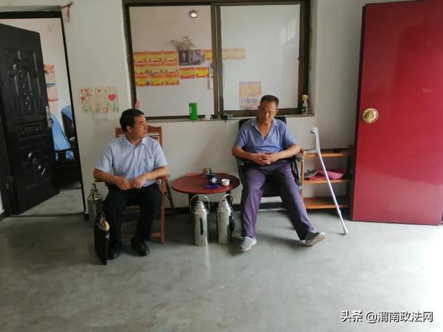 渭南市人民检察院党组书记、检察长李逸强带队扎实开展脱贫攻坚 “一对一”帮扶工作（图）