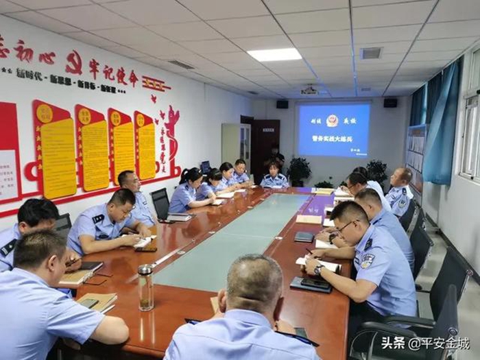 7月14日晚，潼关县公安局刑侦大队召集大队全体民、辅警举办第四期“刑侦夜校”大练兵。