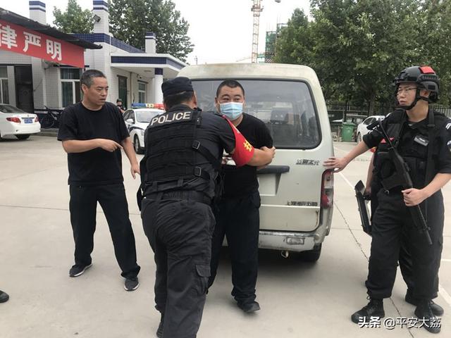 【砥兵砺伍 全警练兵】车辆盘查    大荔巡警：拜师学“艺”苦练科目争“学霸”