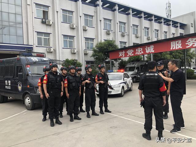 【砥兵砺伍 全警练兵】车辆盘查    大荔巡警：拜师学“艺”苦练科目争“学霸”