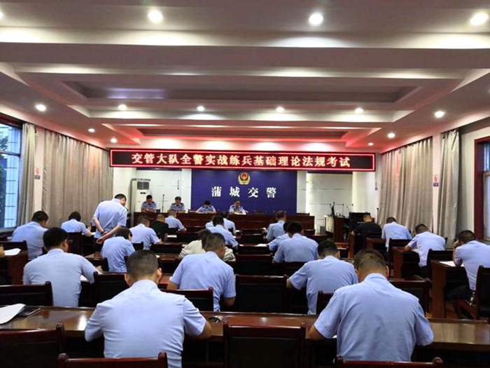 蒲城县公安局交通管理大队通过“夜校+夜考”模式，进一步检测大练兵学习成果。