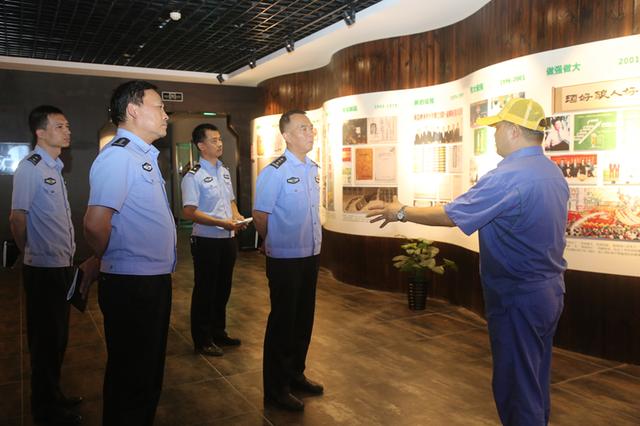 王涛深入辖区重点企业开展走访调研(组图)