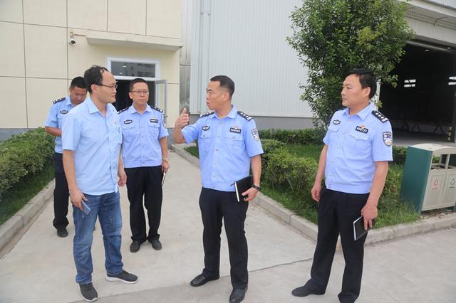 王涛深入辖区重点企业开展走访调研(组图)