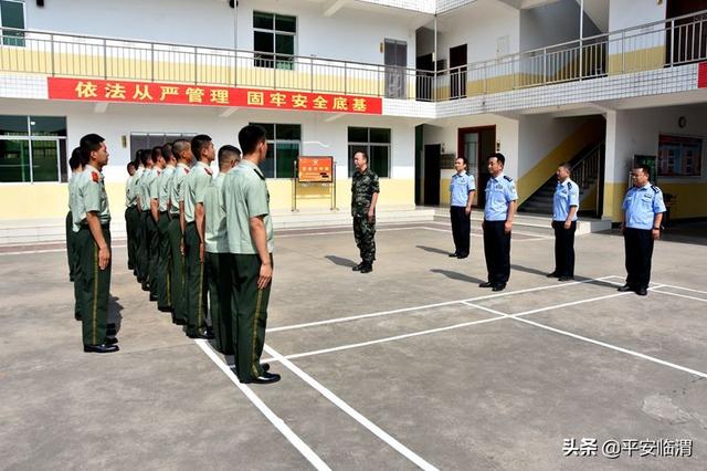 公安临渭分局局长杨卫军“八一”前夕看望慰问武警官兵