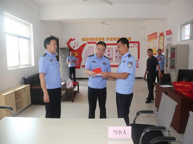 经开分局政委党亚地检查指导分局亮点工作