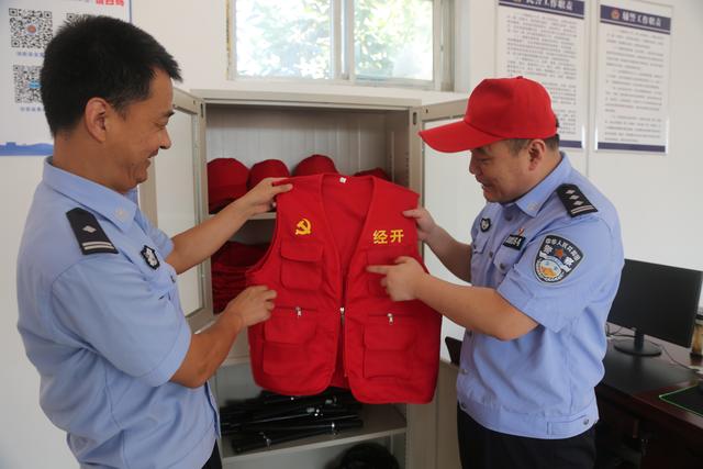 经开分局政委党亚地检查指导分局亮点工作