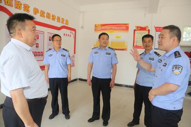 经开分局政委党亚地检查指导分局亮点工作