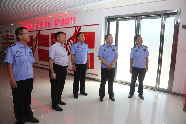 经开分局政委党亚地检查指导分局亮点工作