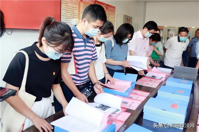 市直机关工委观摩团莅临市公安局观摩指导党建工作(图)