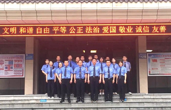 8月7日上午，韩城市人民检察院副检察长刘武军带领20名干警参加了“创建全国文明城市百日攻坚誓师大会”。