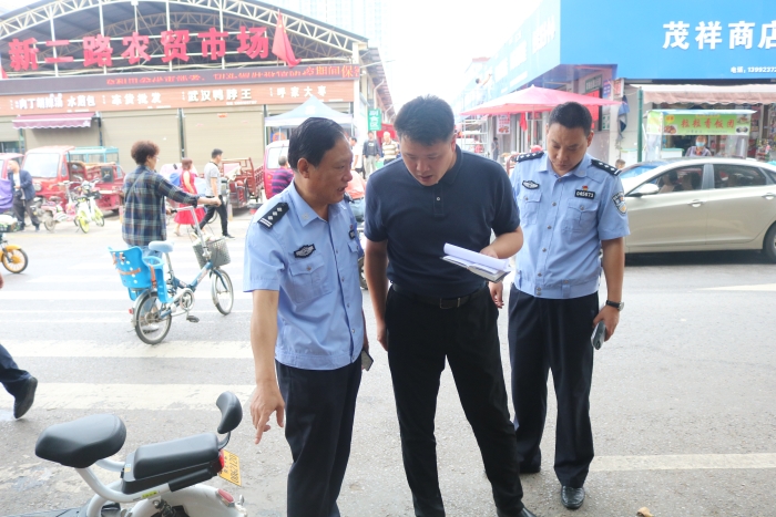 实地考察 现场办公 助力高新交警大队创建文明城市工作