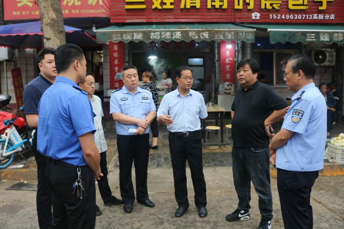 实地考察 现场办公 助力高新交警大队创建文明城市工作