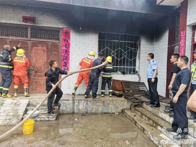 近日，民警们和消防队员们妥善处置了这起火灾事故，保障了群众财产安全。